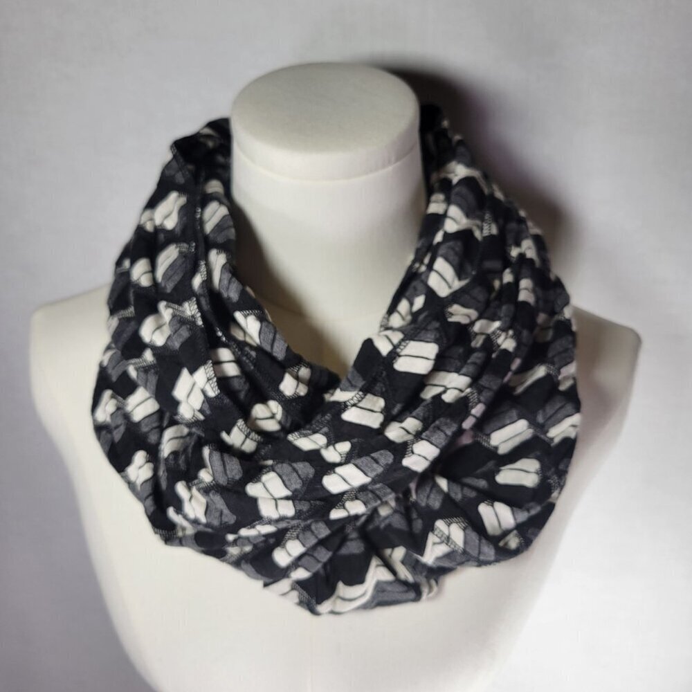 Dana Herbert Black & White Geometric Professional Lightweight Infinity Scarf